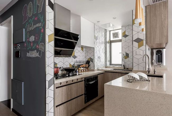 厨房墙面装修材料 瓷砖、不锈钢和玻璃哪种好？3